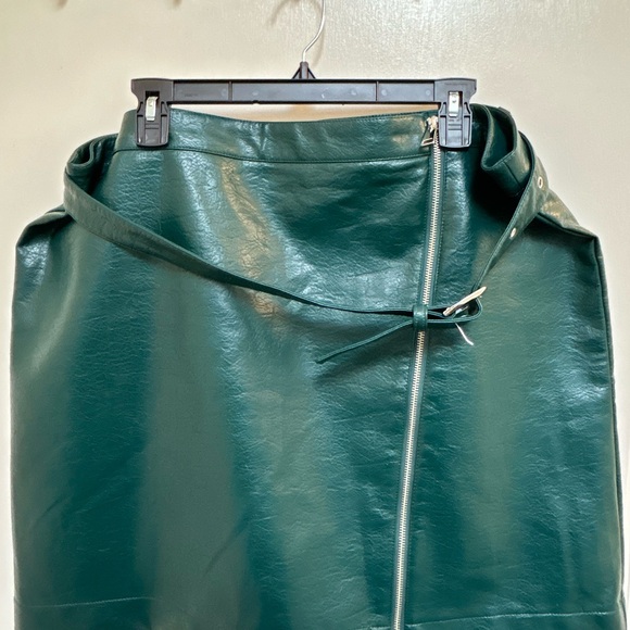 Women’s George Green Faux Leather Mini Belt Detailed Skirt Size 14 in US - Picture 3 of 10